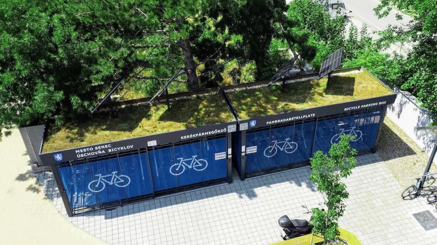 Kolárna Cyklosafe Compact od Ecoprogress se zelenou střechou